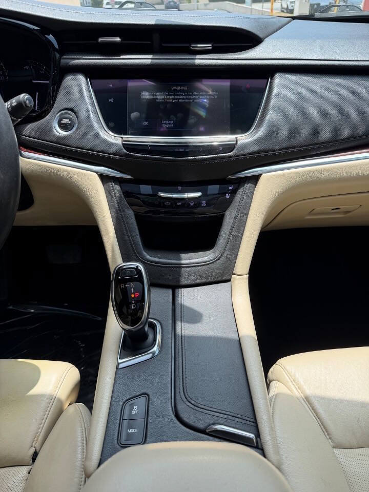 Used 2017 Cadillac XT5 Premium Luxury w/ Driver Assist Package FWD image 32