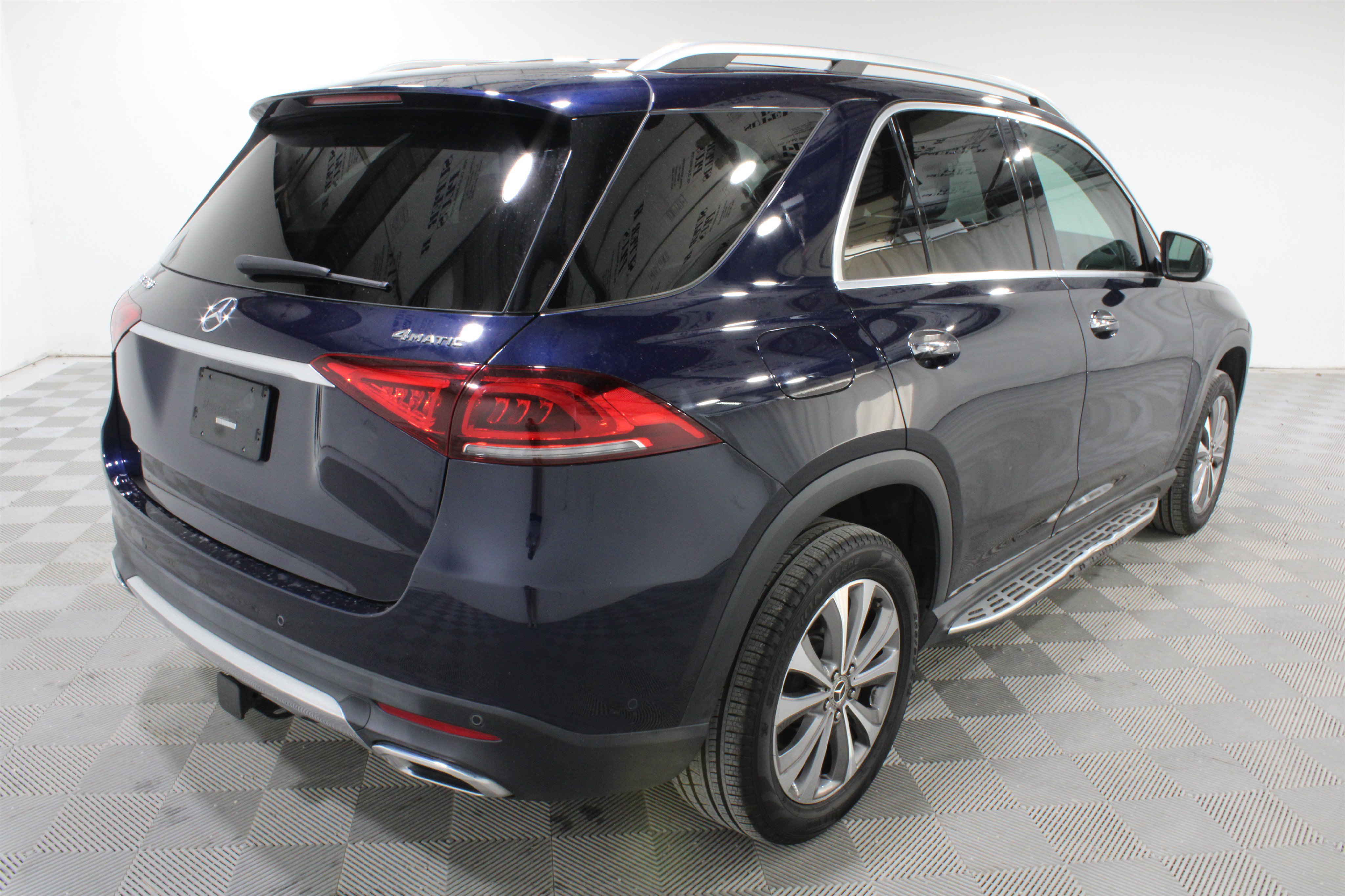 Used 2020 Mercedes-Benz GLE 350 4MATIC w/ Premium Package image 28