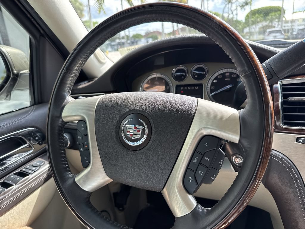 Used 2013 Cadillac Escalade Platinum RWD image 55