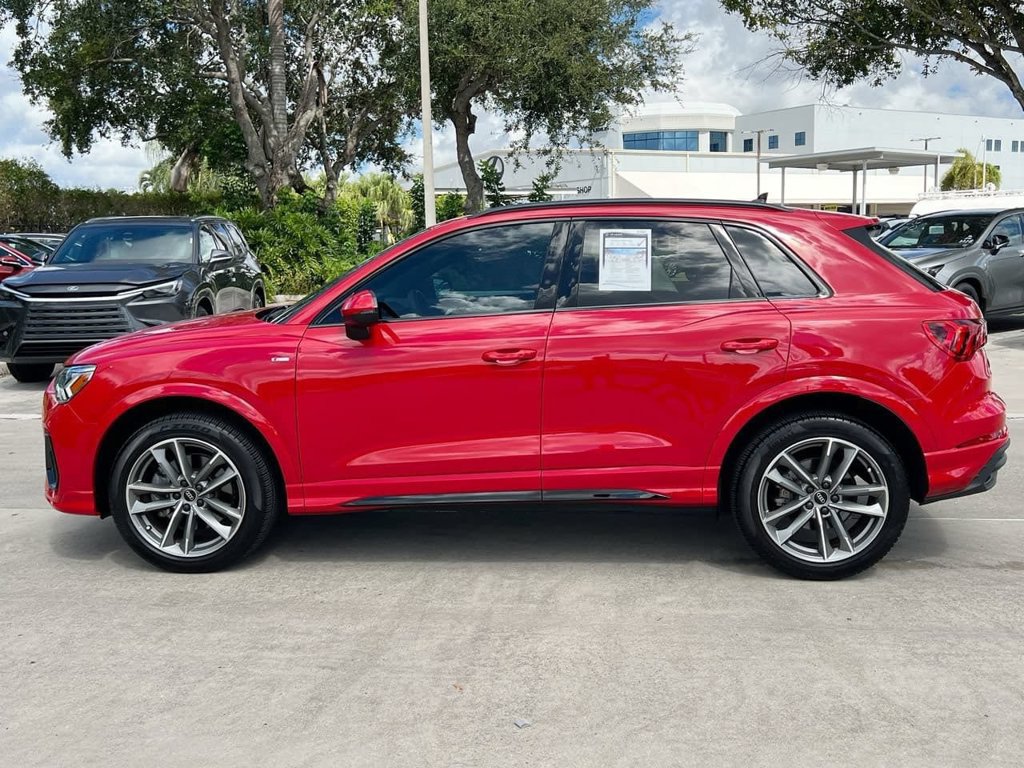 Used 2024 Audi Q3 2.0T Premium w/ Convenience Package AWD/4WD image 4