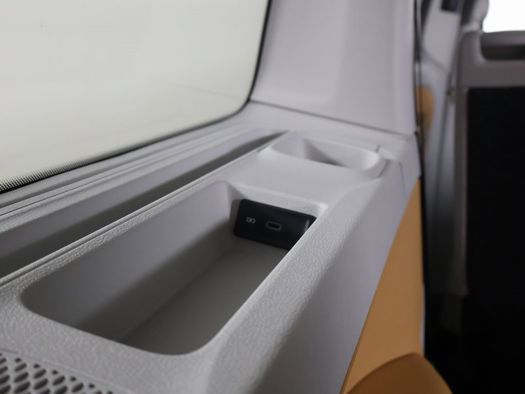 Used 2025 Volkswagen ID. Buzz 1st Edition image 29