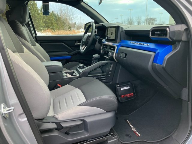 Used 2025 Toyota Tacoma TRD Off-Road image 20