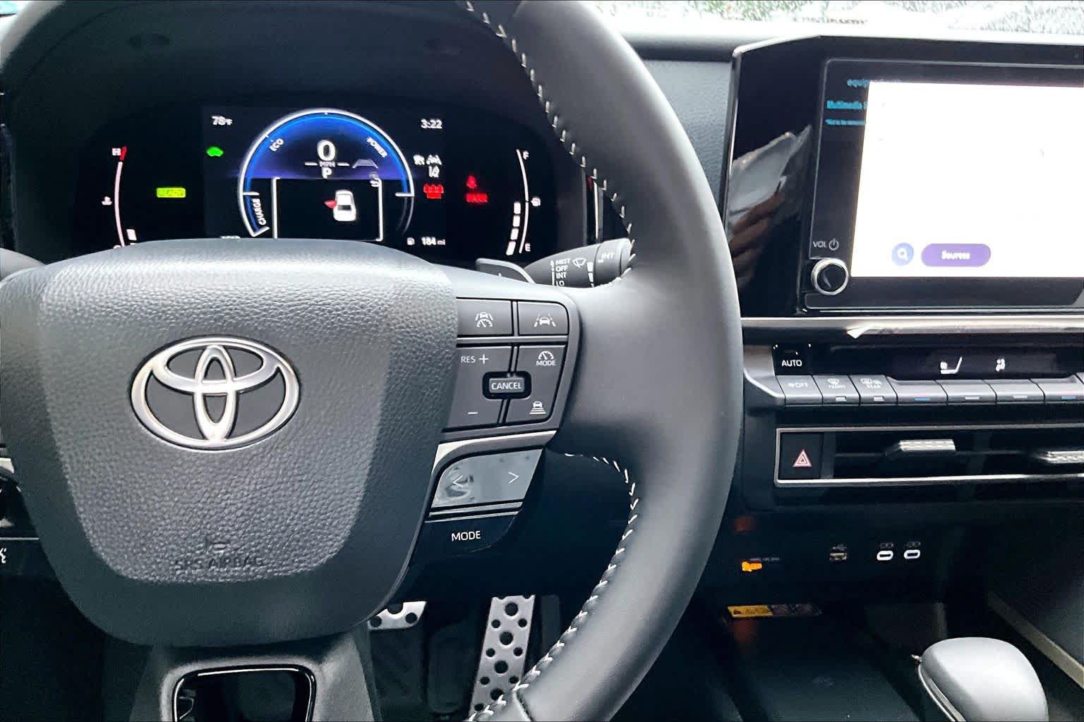 Used 2026 Toyota Camry SE FWD image 25