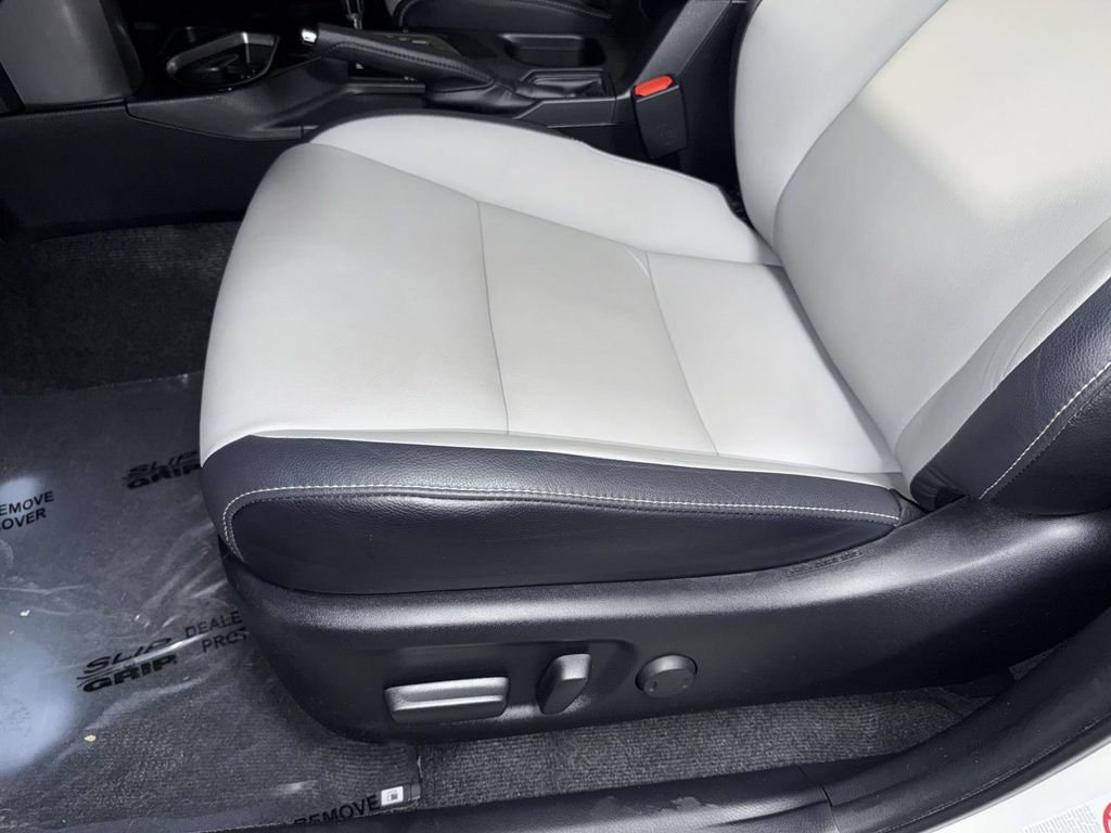 Used 2017 Toyota RAV4 Limited w/ Advanced Technology Package AWD/4WD image 3
