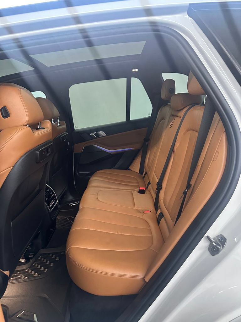 Used 2021 BMW X5 xDrive40i w/ M Sport Package AWD/4WD image 26