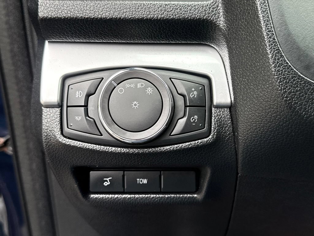 Used 2017 Ford Explorer XLT w/ Equipment Group 202A AWD/4WD image 24
