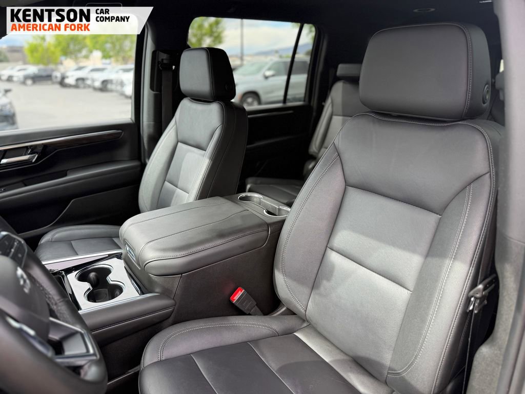 Used 2025 Chevrolet Suburban Z71 AWD/4WD image 33