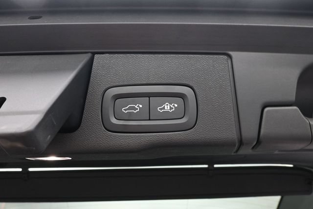 Used 2023 Volvo XC60 B6 Ultimate w/ Protection Package Premier AWD/4WD image 28