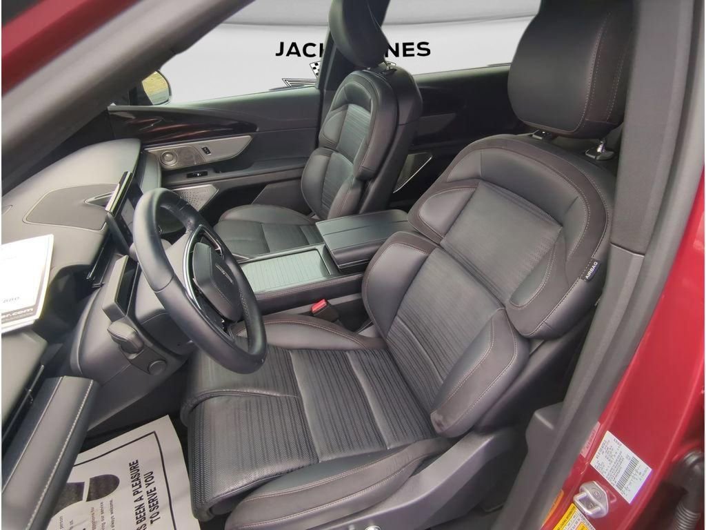 Used 2024 Lincoln Nautilus Reserve w/ Equipment Group 203A image 11