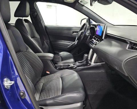 Used 2023 Toyota Corolla Cross XSE w/ Convenience Package image 2