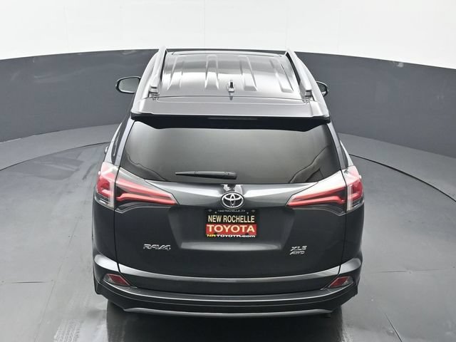 Used 2018 Toyota RAV4 XLE AWD/4WD image 40