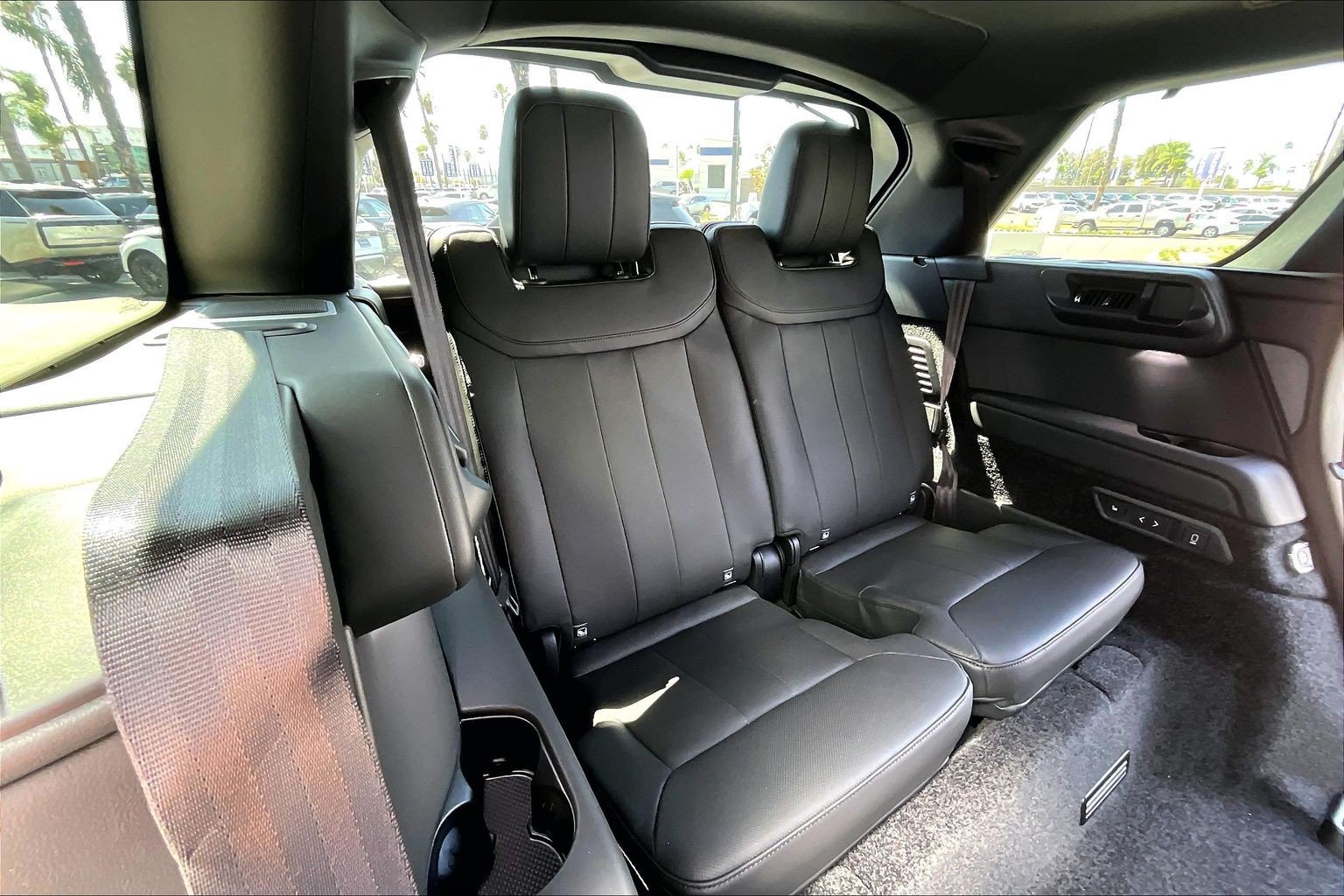 New 2027 Land Rover Range Rover Long Wheelbase SE AWD/4WD image 11