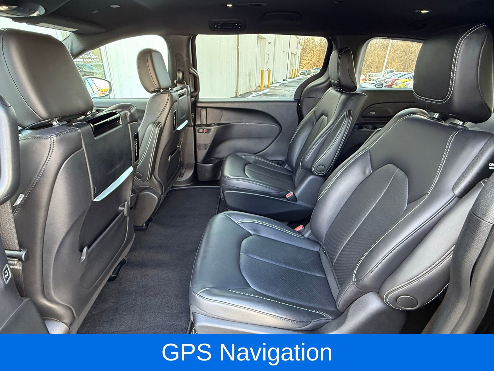 Used 2023 Chrysler Pacifica Touring-L w/ Uconnect Theater Family Group image 15