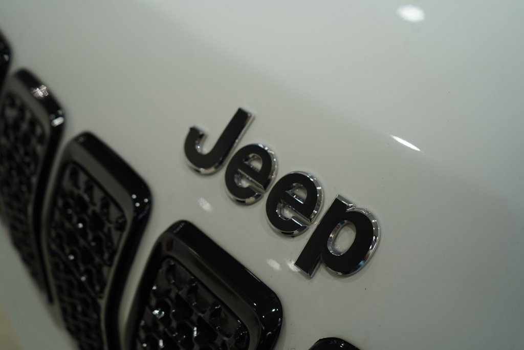 Used 2020 Jeep Cherokee Latitude Lux w/ Comfort/Convenience Group FWD image 11