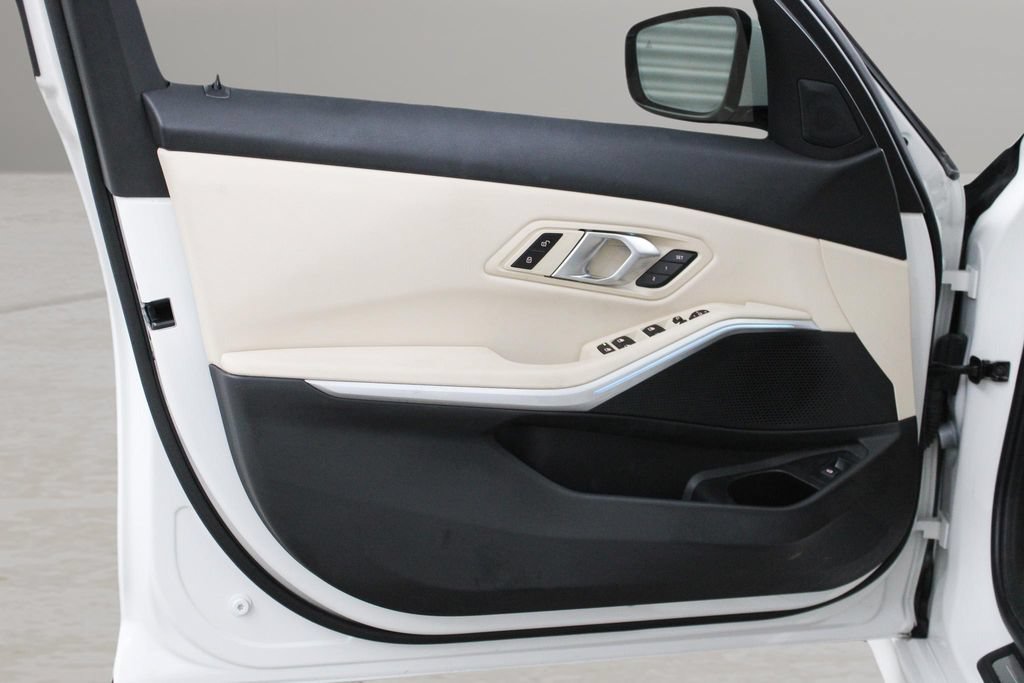 Used 2024 BMW 330i Sedan w/ Convenience Package RWD image 16