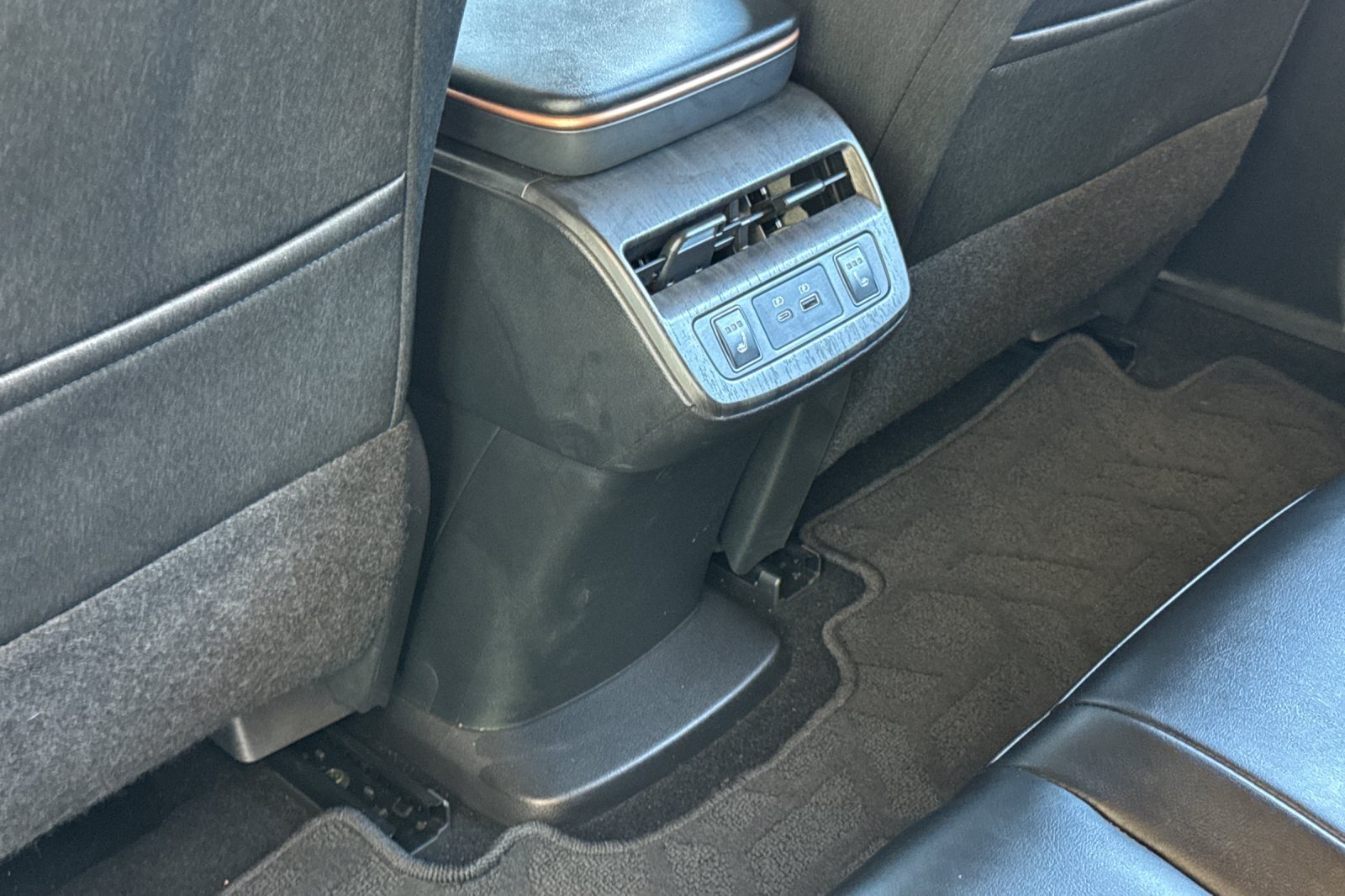 Certified 2024 Nissan Ariya AWD image 43