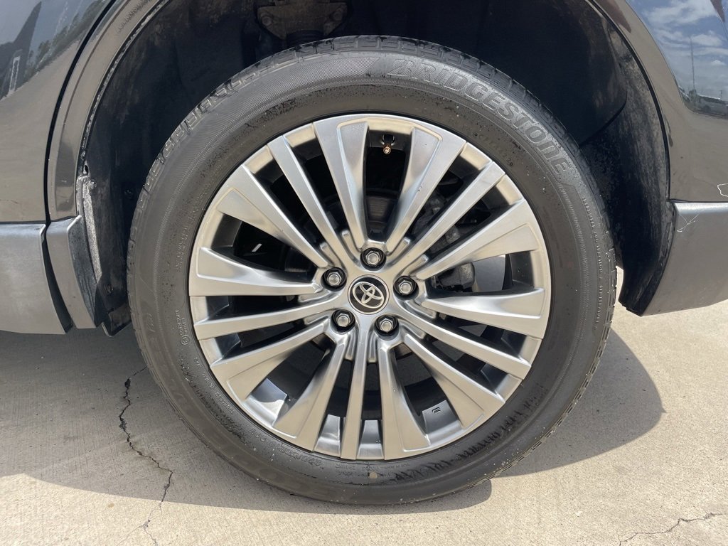 Used 2023 Toyota Venza LE image 20