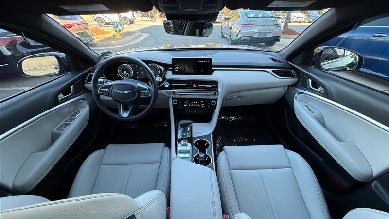 Used 2025 Genesis G70 2.5T image 18