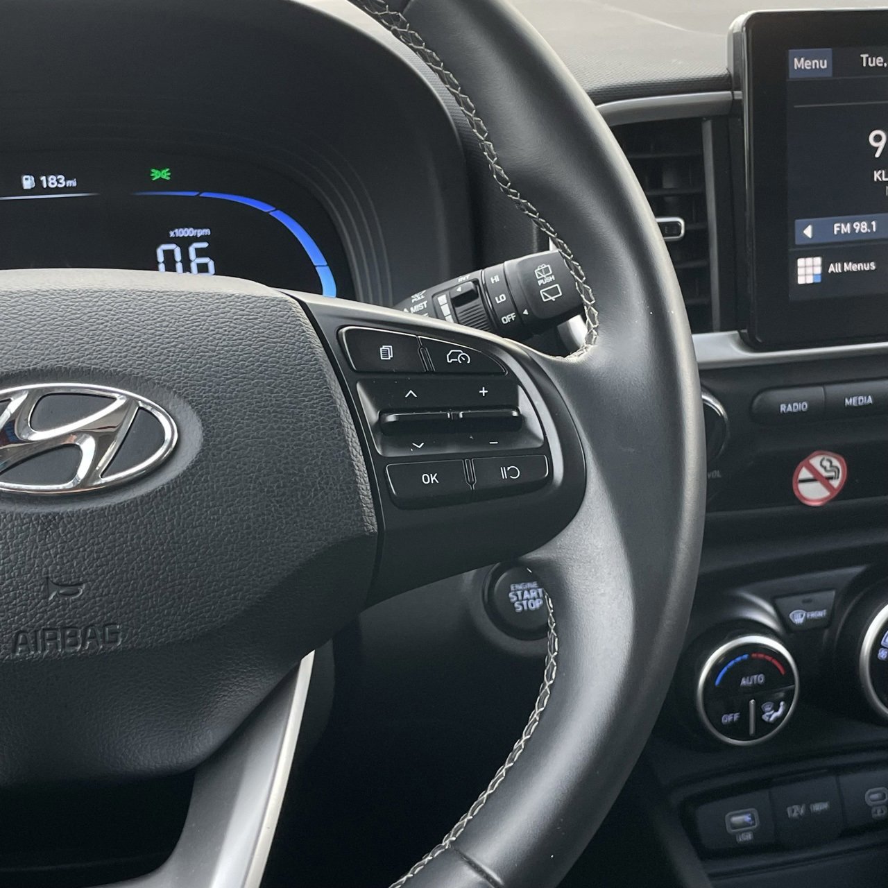 Used 2025 Hyundai Venue SEL image 14