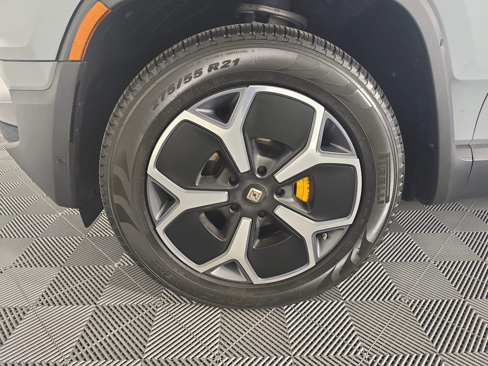 Used 2022 Rivian R1T Adventure image 9