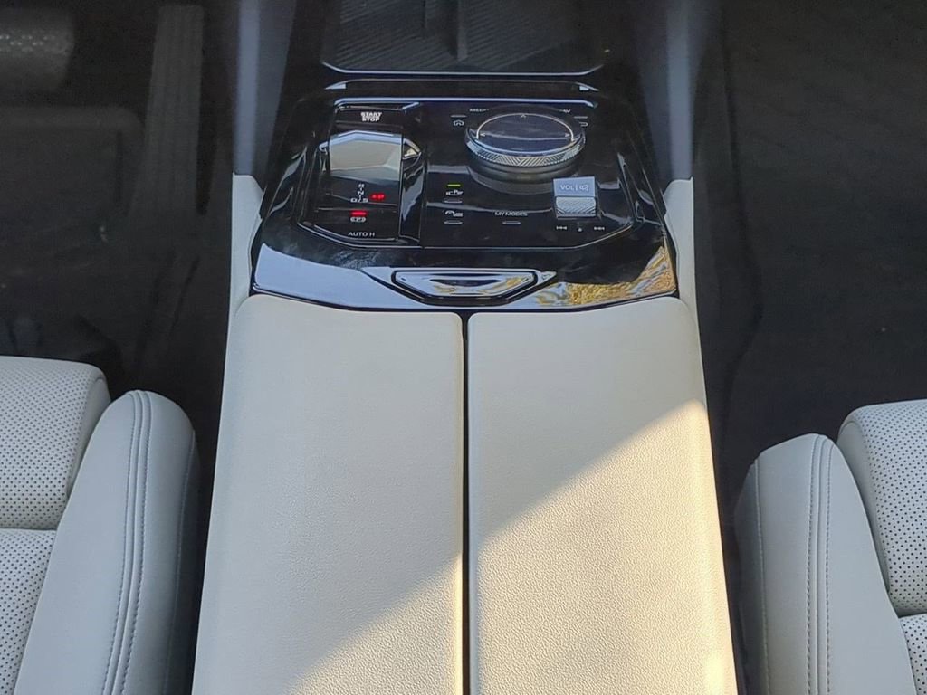 New 2026 BMW 530i w/ Premium Package image 19