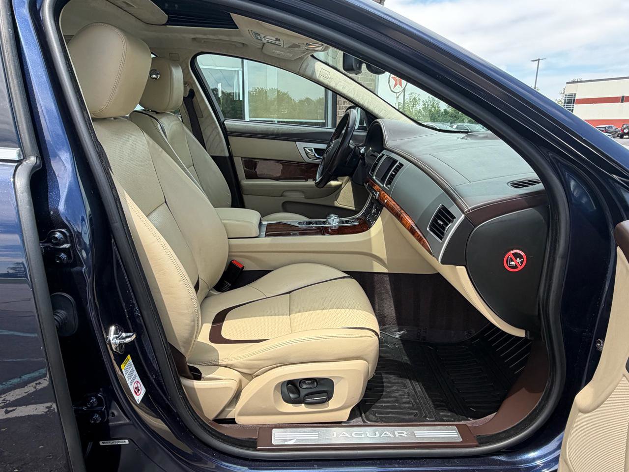 Used 2015 Jaguar XF Sport AWD/4WD image 27