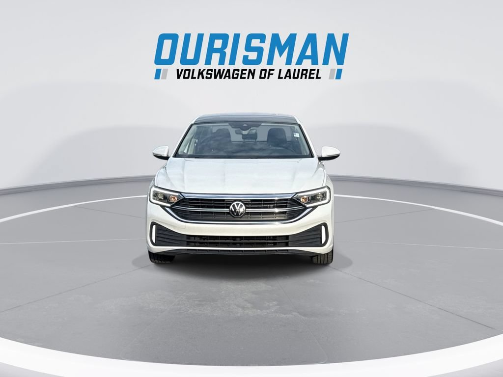Used 2024 Volkswagen Jetta SEL FWD image 3