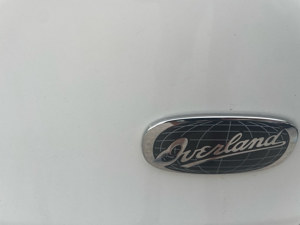 Used 2017 Jeep Cherokee Overland FWD image 9