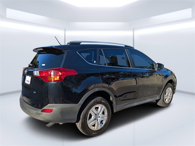 Used 2015 Toyota RAV4 LE image 4