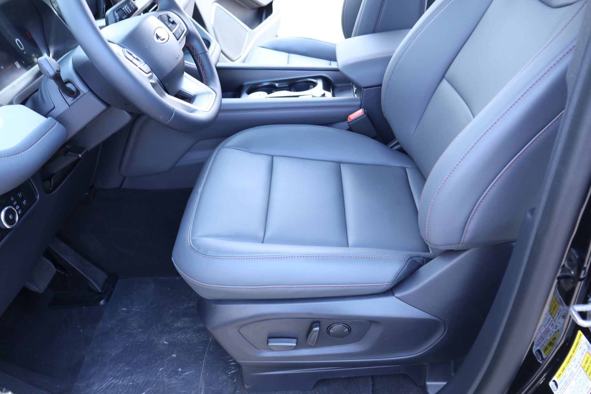 New 2026 Ford Explorer Active w/ Active Comfort Package AWD/4WD image 12