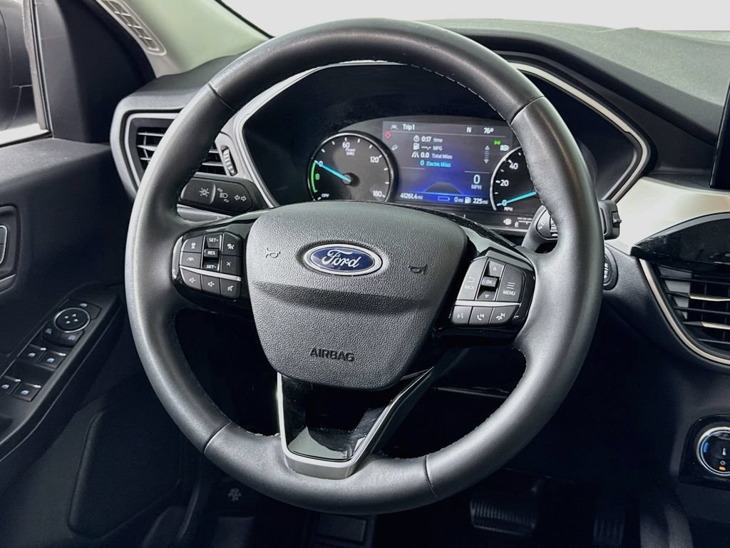 Used 2022 Ford Escape SE w/ Convenience Package FWD image 16