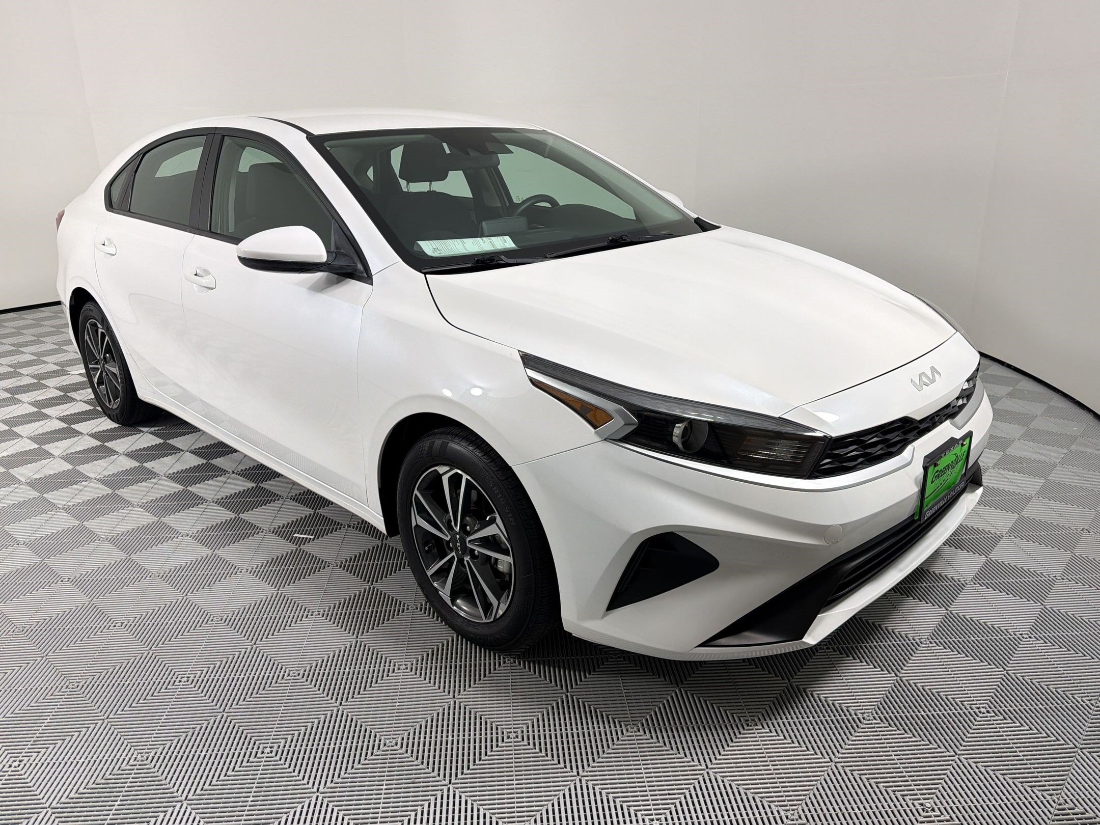 Used 2024 Kia Forte LXS FWD image 7