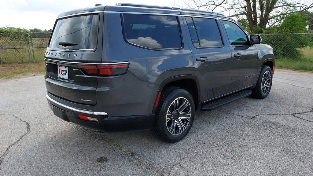 Used 2023 Jeep Wagoneer Series II image 3