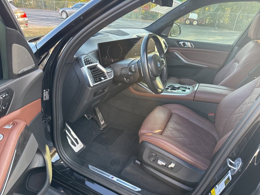 Used 2023 BMW X7 xDrive40i w/ M Sport Package image 11