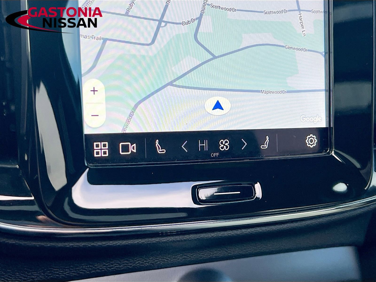 Used 2024 Volvo XC40 B5 Core image 21