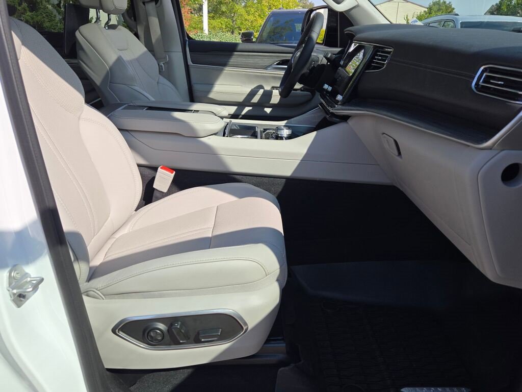 Used 2024 Jeep Wagoneer Series III w/ Premium Group I image 6