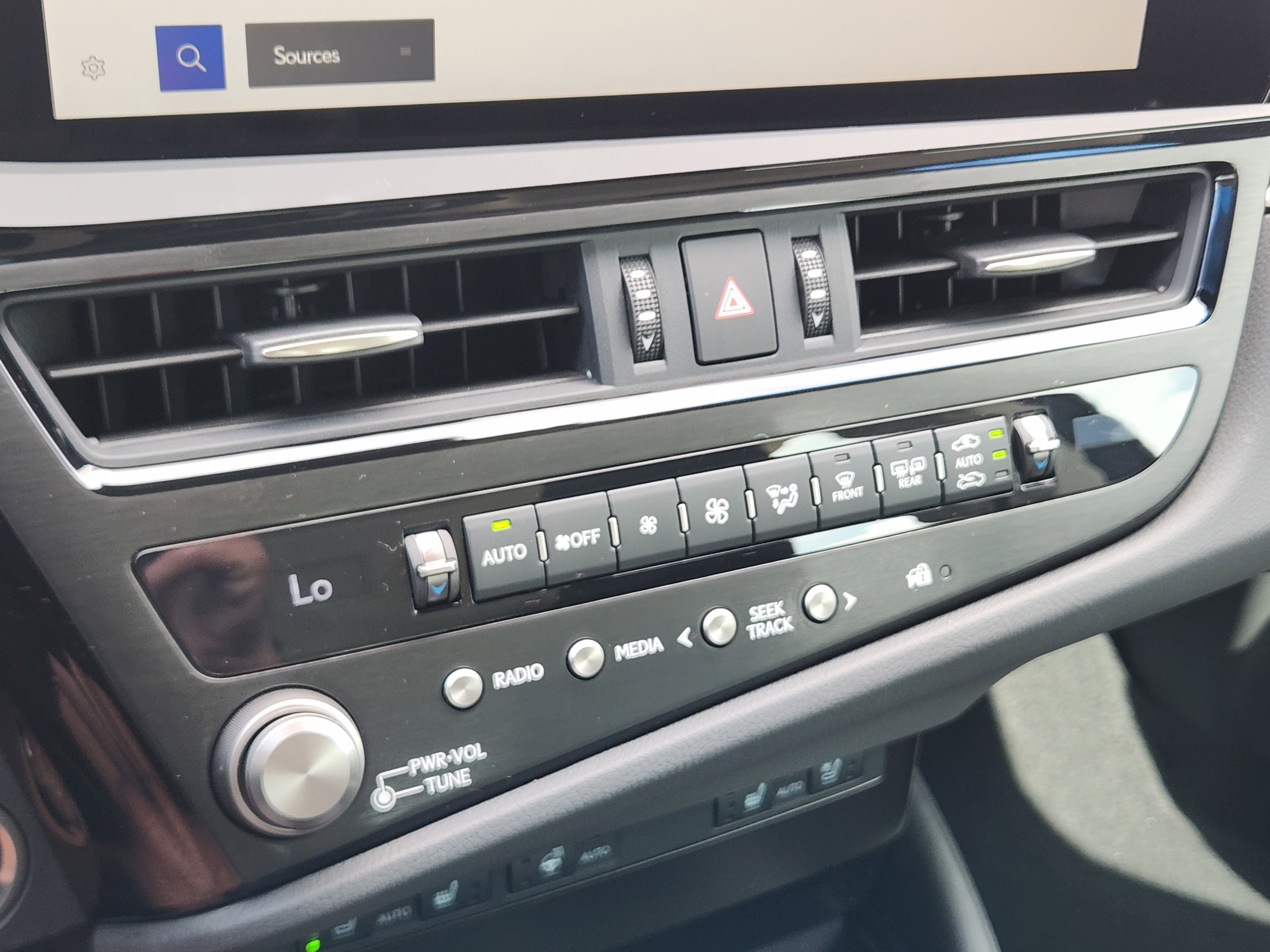 Used 2025 Lexus ES 300h w/ Premium Package image 21