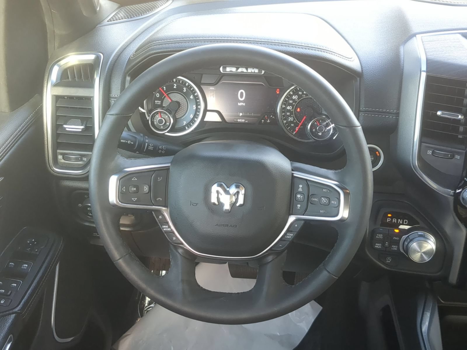 Used 2025 RAM 1500 Laramie AWD/4WD image 31