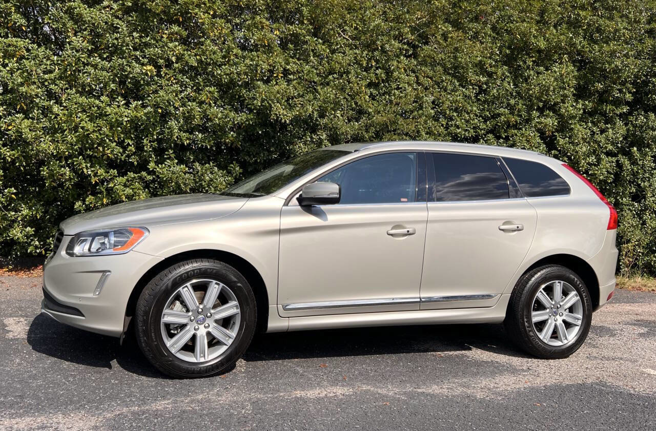Used 2017 Volvo XC60 T5 Inscription w/ Advanced Package AWD/4WD image 3