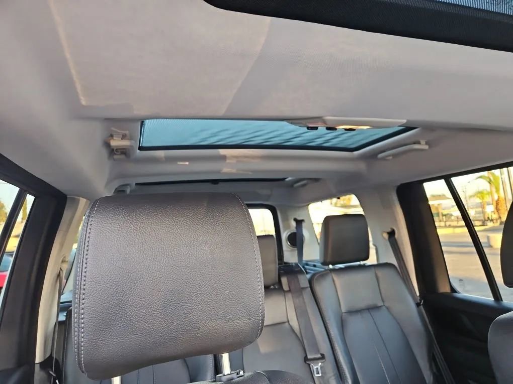 Used 2016 Land Rover LR4 HSE Silver Edition image 25