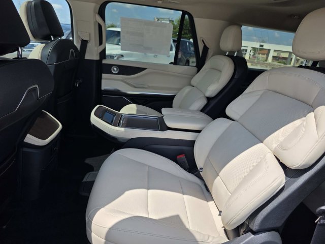 New 2027 Lincoln Navigator L Reserve AWD/4WD image 7