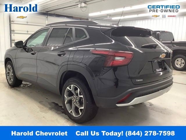 Certified 2025 Chevrolet Trax LT w/ LT Convenience Package image 4