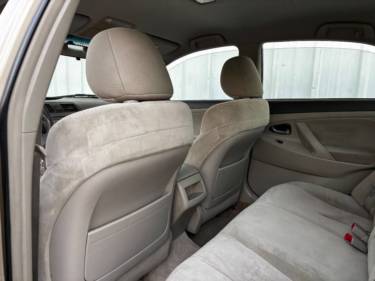 Used 2011 Toyota Camry LE image 32