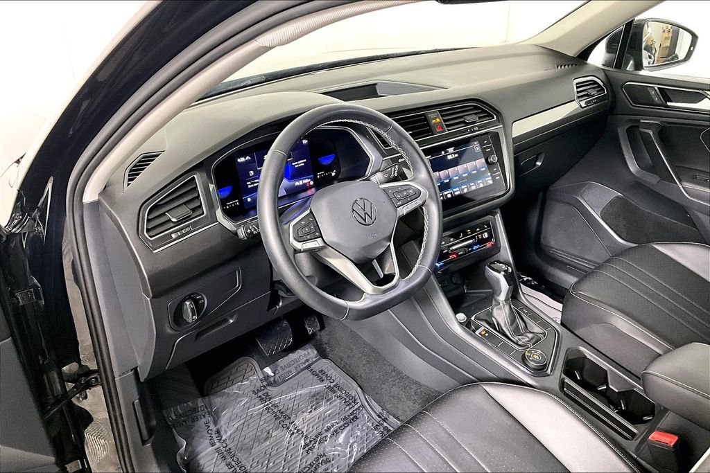 Used 2022 Volkswagen Tiguan SE image 13