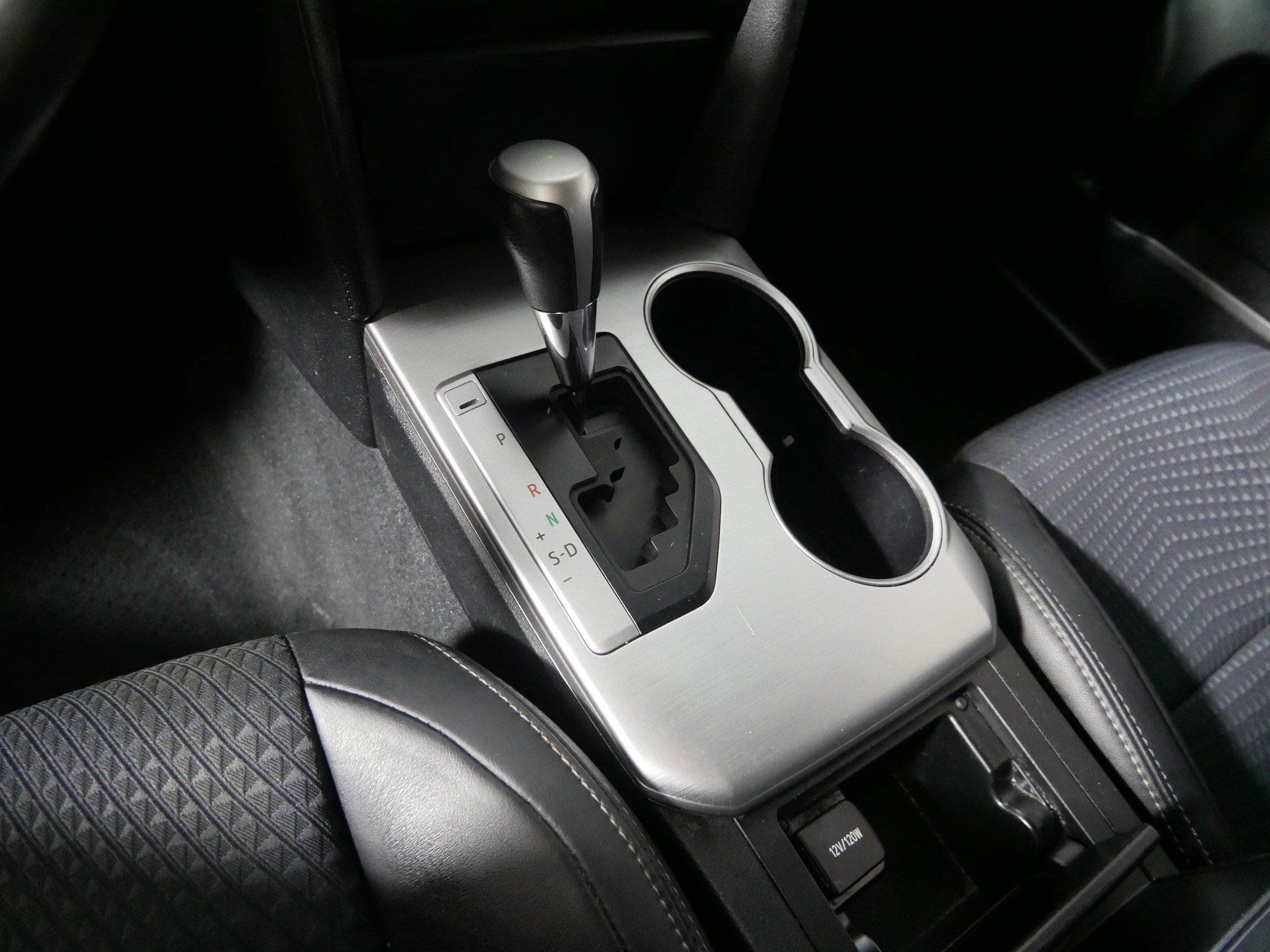 Used 2014 Toyota Camry SE FWD image 24