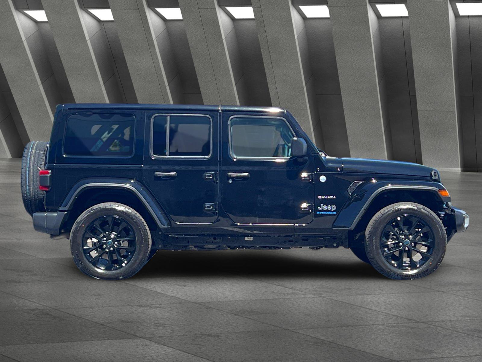 Used 2024 Jeep Wrangler Unlimited Sahara AWD/4WD image 3