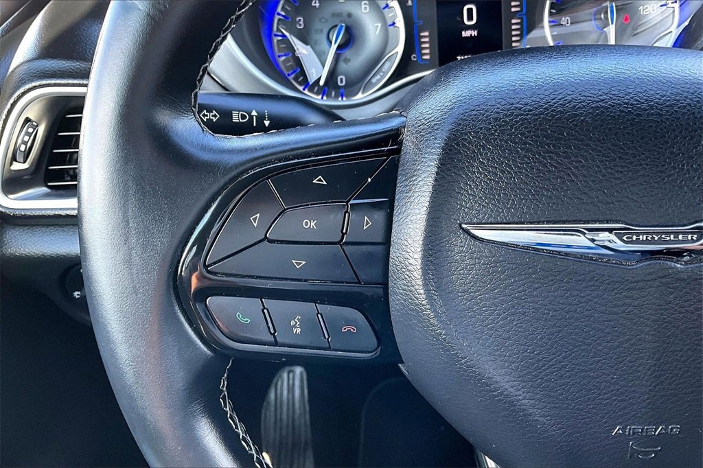 Used 2018 Chrysler Pacifica Touring-L w/ Premium Audio Group image 19