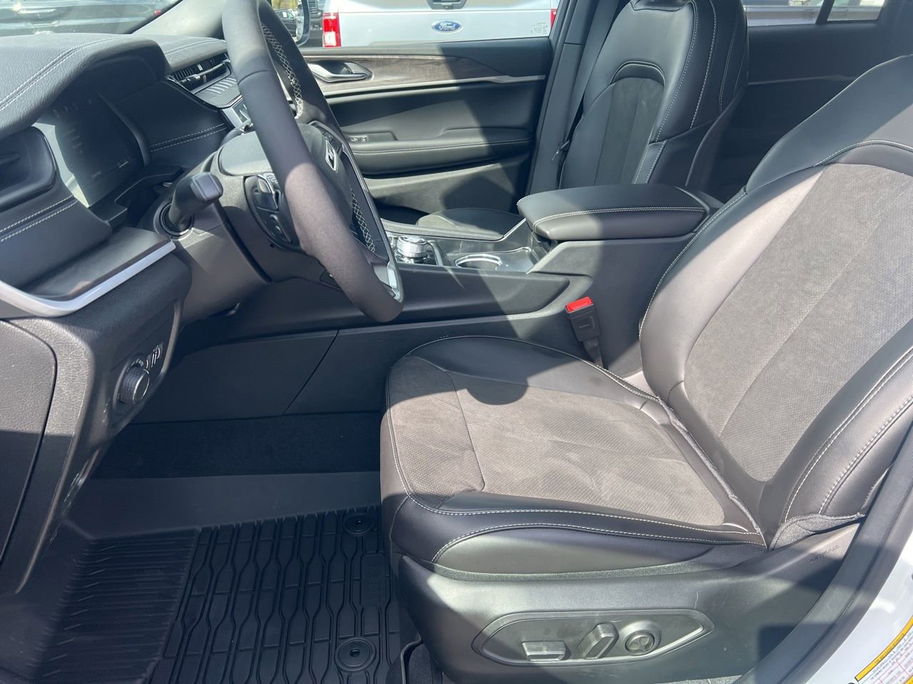 New 2026 Jeep Grand Cherokee Altitude AWD/4WD image 13