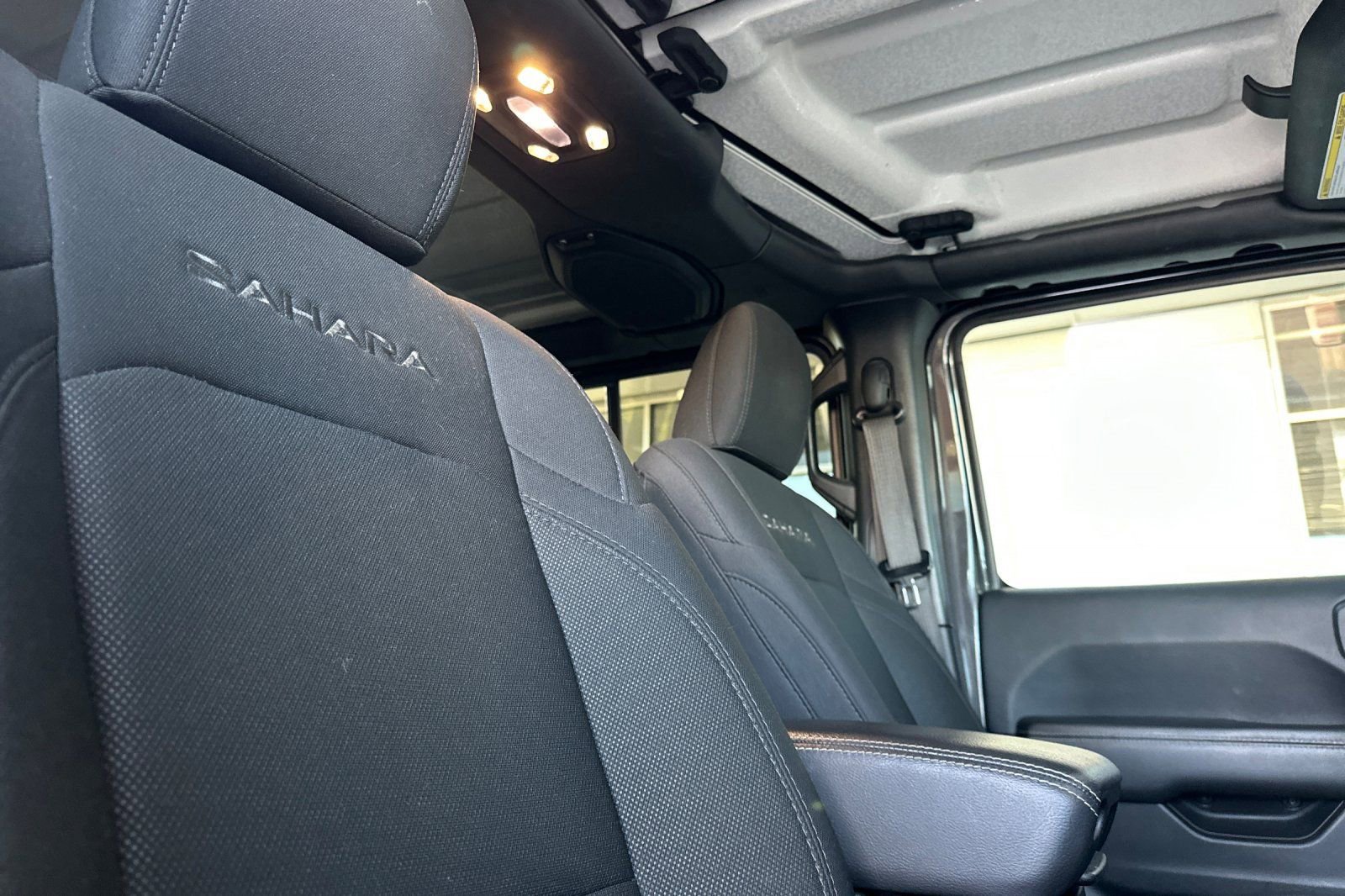 Used 2019 Jeep Wrangler Unlimited Sahara image 17