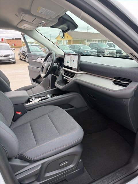 Used 2025 Ford Explorer Active image 26